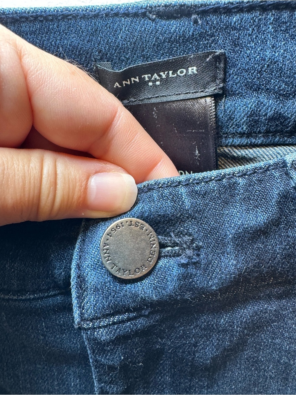Ann Taylor Dark Wash Skinny Jeans Size 4 - Picture 4 of 14